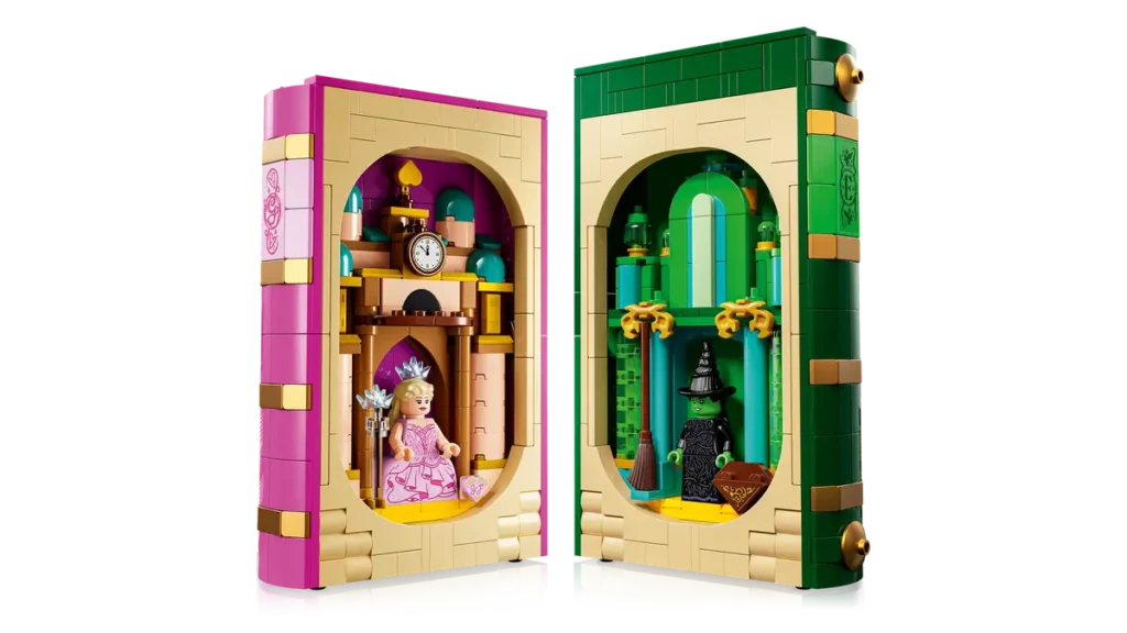 Conjunto LEGO 75691 com design de dois livros temáticos, representando Elphaba do lado verde e Glinda do lado rosa, com miniaturas e elementos icônicos de Wicked.