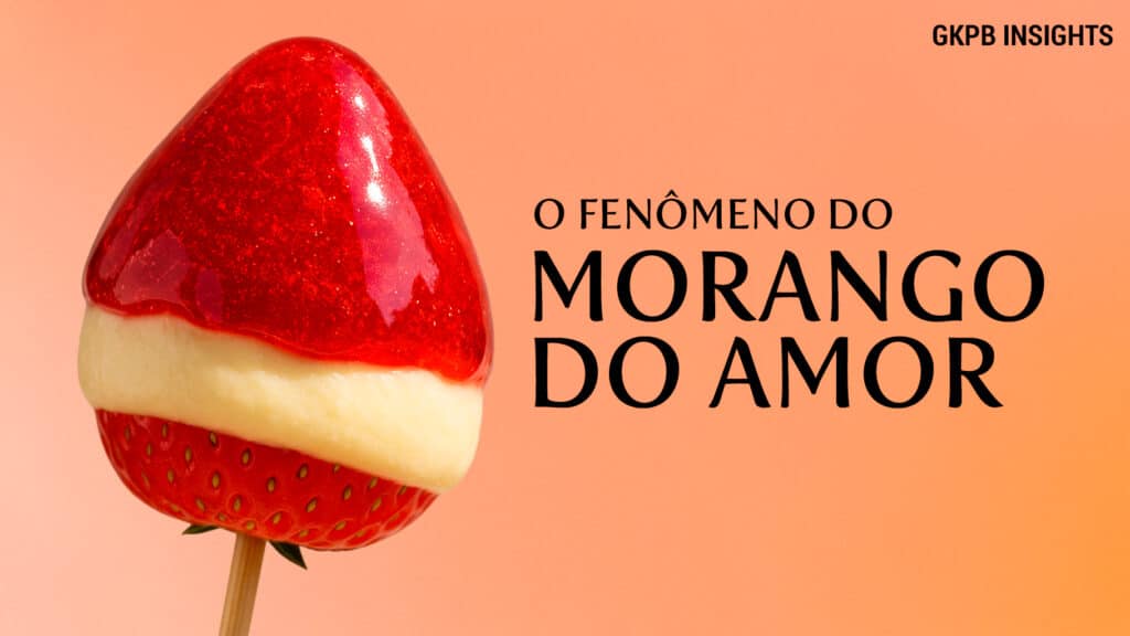 Imagem mostra Morango do Amor com todas as suas camadas: morango, brigadeiro de Ninho e calda de caramelo vermelha.