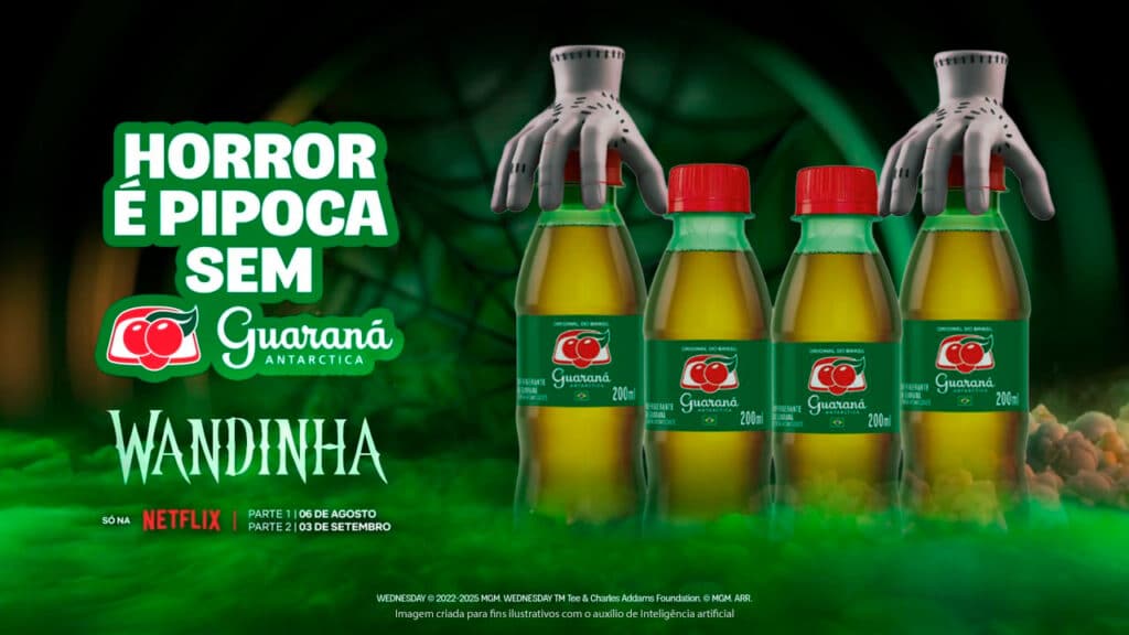 Quatro garrafas de Guaraná Antarctica com mãos temáticas ao fundo, acompanhadas do texto 'Horror é pipoca sem' e referência à série Wandinha na Netflix.