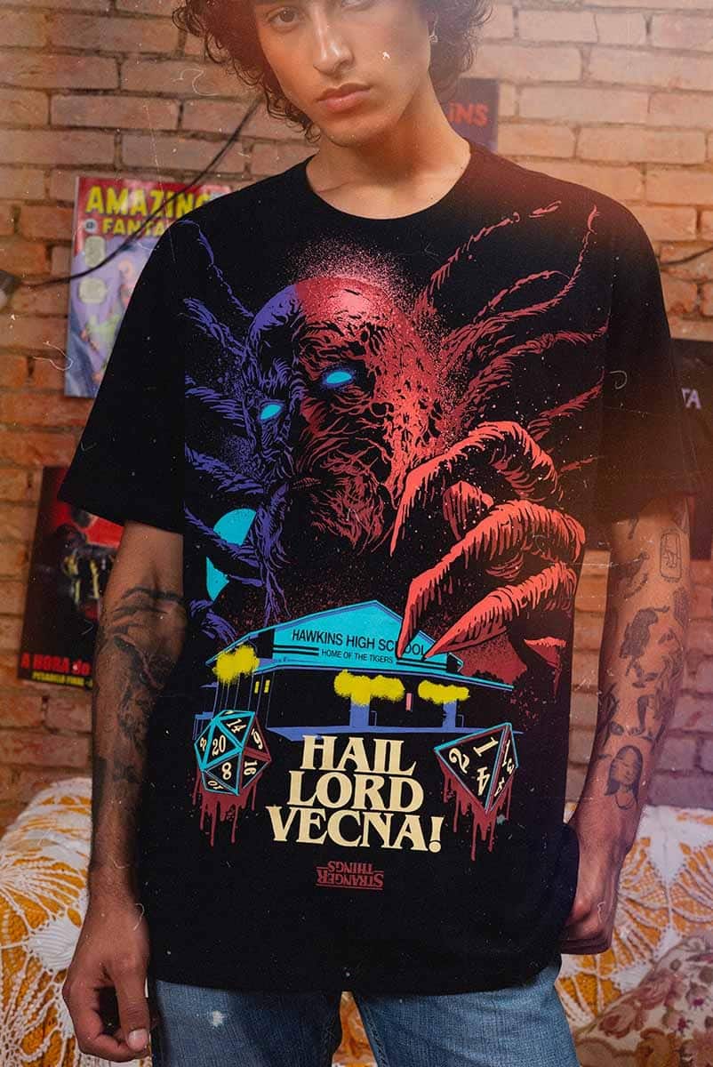Camiseta temática de Stranger Things com ilustração de Vecna e elementos de Dungeons & Dragons, modelo popular entre os fãs da série.