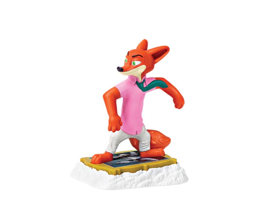 Figurinha do personagem Nick Wilde de Zootopia 2, vestido com uma camisa rosa e lenço verde, posicionado em uma base de surfe.