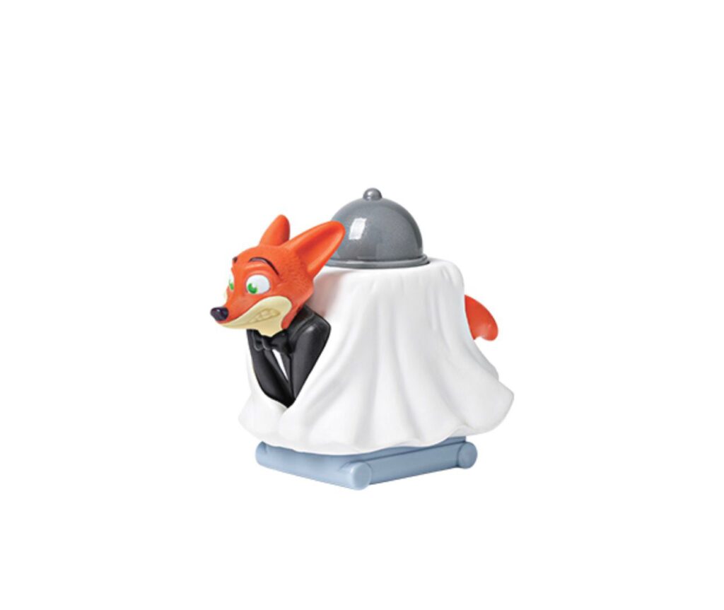 Brinquedo do personagem Nick Wilde de Zootopia, vestido com um terno e escondido atrás de uma toalha, parte da coleção do McLanche Feliz do McDonald's.