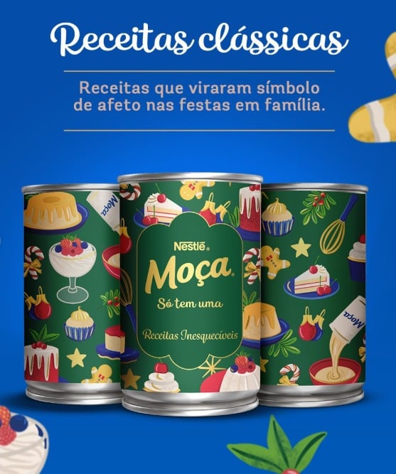 Três latas de leite condensado Moça com design festivo, destacando elementos de doces e receitas natalinas, sobre um fundo azul.
