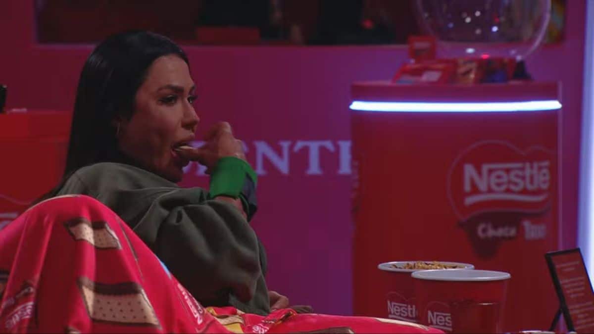 Gracyanne Barbosa volta a comer chocolate no BBB em ação da Nestlé