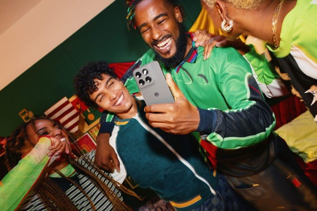 O-futebol-te-chama.-E-a-Motorola-atende.