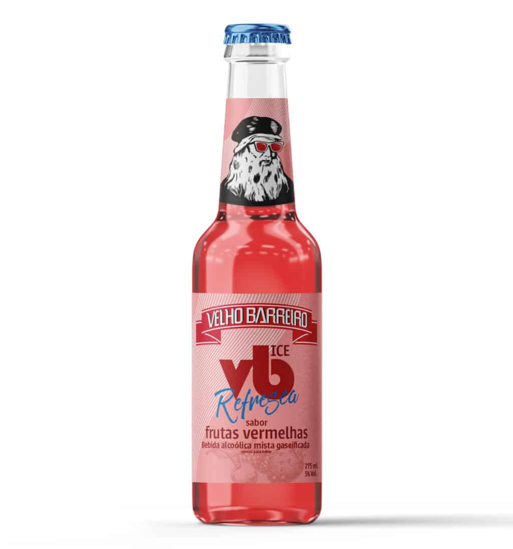 Garrafas da bebida VB Refresca sabor Frutas Vermelhas, com rótulo colorido e design moderno, destacando a marca Velho Barreiro.