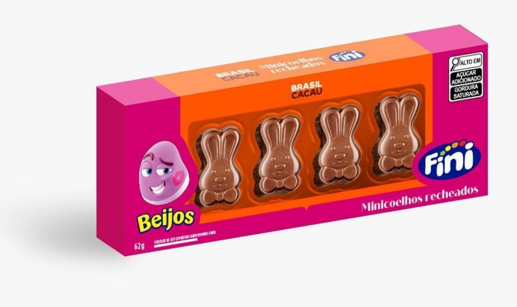 Colorful packaging of Fini chocolate bunnies, featuring smiling cartoon character and the text 'Beijos'.