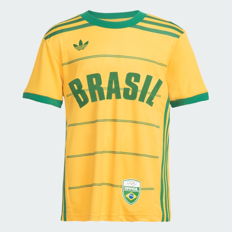 Camisa amarela da seleção brasileira de futebol com listras verdes e a palavra "BRASIL" em destaque.
