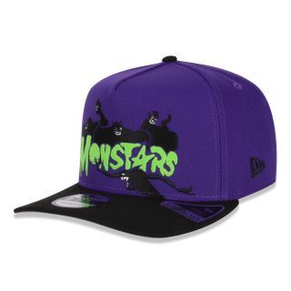 Boné roxo da New Era com estampa de basquete e personagens Looney Tunes estilo Space Jam