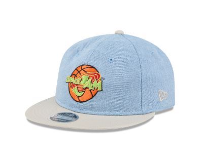 Boné New Era azul claro com patch circular do personagem Taz da coleção Space Jam 30 anos