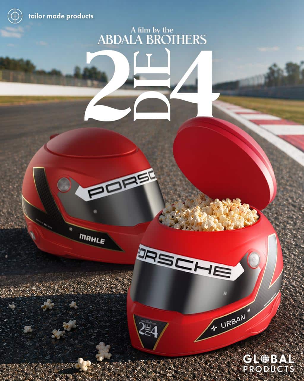 Balde de pipoca em formato de capacete vermelho e cinza do filme 2DIE4, sobre pista de corrida.