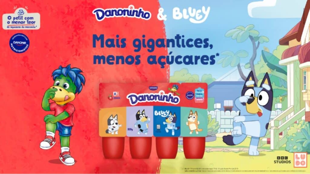 Embalagem do Danoninho com personagens de Bluey, com destaque para o tema “Mais iguaitnices, menos açúcares”.