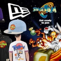 Anúncio da coleção New Era Space Jam com bonés e camisetas, celebrando os 30 anos do filme.