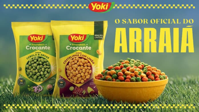 Embalagens de Amendoins Crocantes Yoki nos sabores Cebola e Ervas e Costelinha com Limão, com quadro “O Sabor Oficial do Arrará”.
