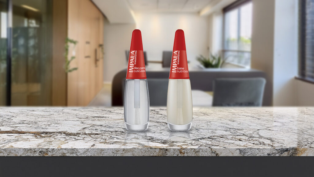 Dois esmaltes Impala na mesa, com tampas vermelhas e rótulos “Impala” em destaque.