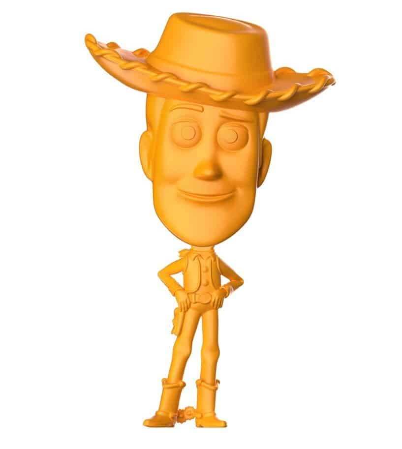 Brinquedo em forma do personagem Woody de Toy Story, em design amarelo, visto em fundo branco.