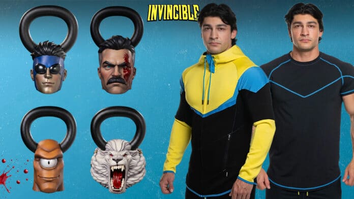 Coleção Invincible x SuperX com kettlebells personalizados e modelos usando roupas de treino
