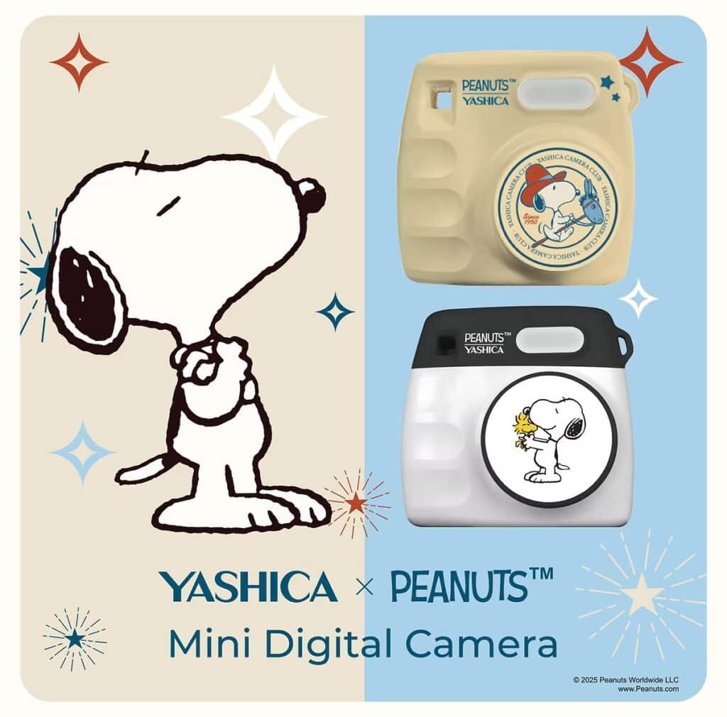 Câmera Yashica Mini Digital Camera da collab com Peanuts, em duas cores, com Snoopy e texto “YASHICA x PEANUTS” na imagem.
