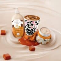 Produtos O Boticário Cuide-se Bem Deleite Caramelizado com copos Milkshake Milky Moo e caramelo sobre fundo claro.