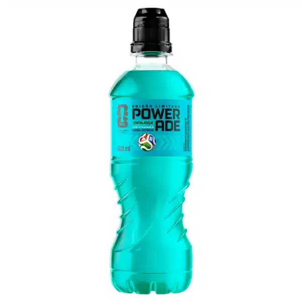 Garrafa de Powerade em cor azul-esverdeada com tampa preta, indicando o sabor “Contra-ataque”