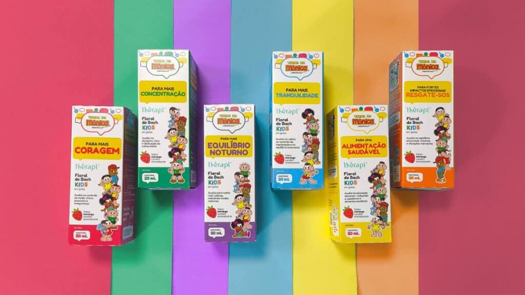 Embalagens dos Florais de Bach Kids da Turma da Mônica em diferentes cores, com destaque para o sabor morango.