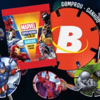 Embalagem e tazos colecionáveis da Marvel do Bistek Supermercados, com discos numerados e personagens dos heróis