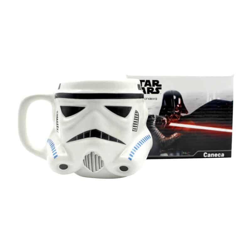 Caneca Star Wars com capacete Stormtrooper e emblema no fundo, lançamento do Shell Box Clube