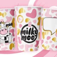 Copo exclusivo da Milky Moo com estampa de vacas e logo milkymoo, em fundo rosa
