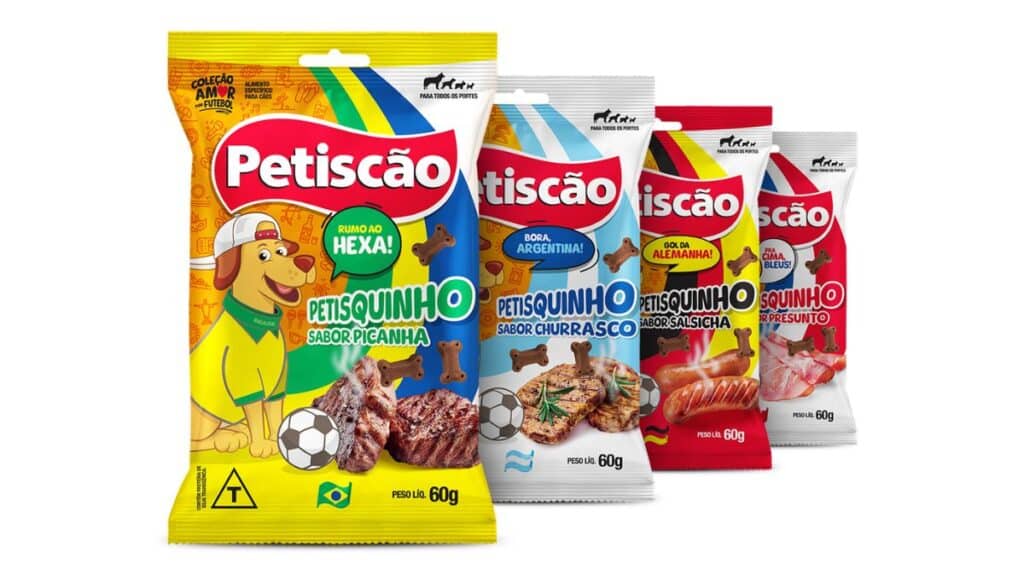 Embalagens de petiscos Petiscão da coleção Amor por Futebol para a Copa do Mundo, com sabores e pesos de 60 g.