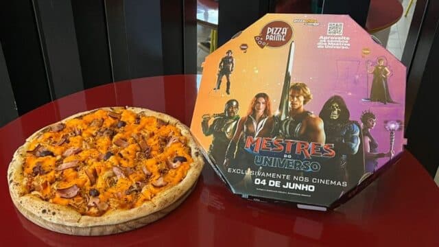 Pizza Prime com caixa promocional de “Mestres do Universo”, em parceria com a Sony Pictures, destacando o sabor exclusivo