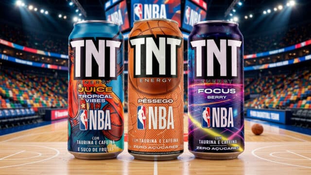 Latas de energético TNT Energy NBA em destaque no estádio, com sabores Energy Focus, Energy Juice e variação Focus Berry.