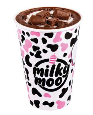 Copo de sorvete Milky Moo com estampa de vaca e pedaços de chocolate sobre o topo