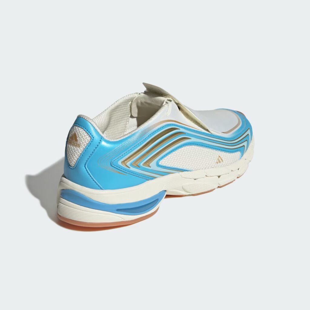 Chuteira Adidas Adistar Messi bege e azul com cadarço, modelo KI7184, na cor padrão.