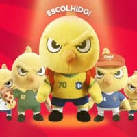 Canarinhos de pelúcia do iFood na campanha Escolhido, com um canarinho central e vários ao redor