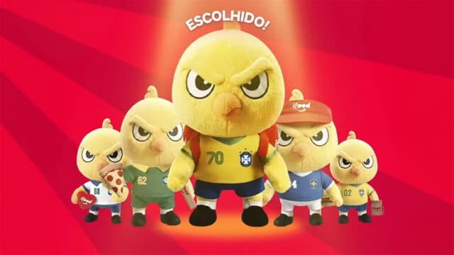 Canarinhos de pelúcia do iFood na campanha Escolhido, com um canarinho central e vários ao redor