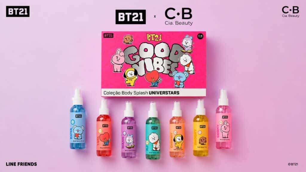 Linha de body splashes Cia Beauty x BT21 com frascos e mascotes em fundo rosa