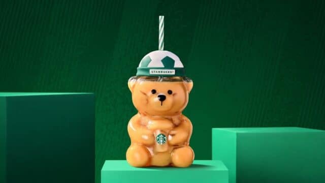 Copo Bearista da Starbucks em formato de urso, edição esportiva, com fundo verde