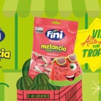 Embalagem da Fini Melancia Azedinha no lançamento, com ilustração de melancia e elementos tropicais no fundo verde.