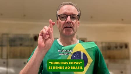Joachim Klement em vídeo com camisa da seleção brasileira, defendendo previsão sobre a vitória do Brasil sobre o Japão.