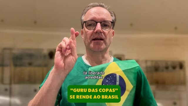 Joachim Klement em vídeo com camisa da seleção brasileira, defendendo previsão sobre a vitória do Brasil sobre o Japão.