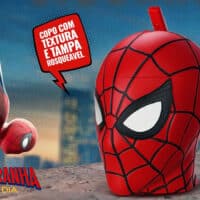 Copo colecionável do Homem-Aranha da Cinemark com máscara em destaque sobre fundo urbano, com texto “Copo com textura e…”.
