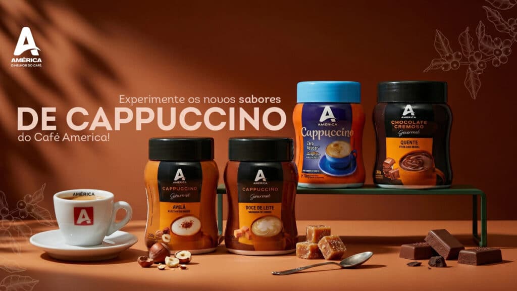 Cartaz promocional do Café América com potes e xícara de cappuccino e bombons, destacando sabores de cappuccino