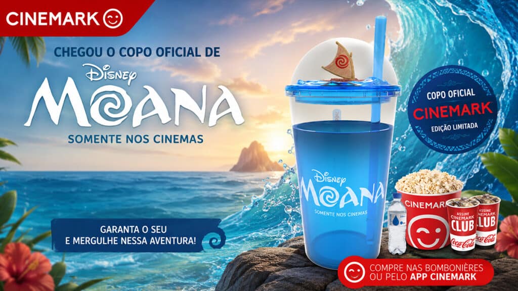 Copo oficial colecionável da Cinemark de Moana, com onda azul e topper de canoa, anunciando pré-venda nos cinemas.