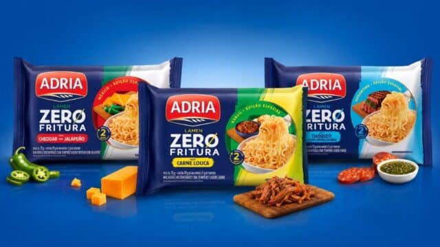 Embalagens Adria Lámen Zero Fritura com sabores inspirados em Brasil, Argentina e México, com ingredientes na cena.