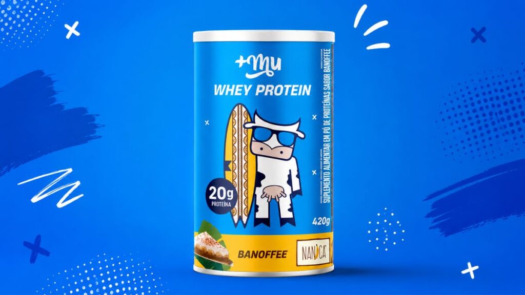 Embalagem de whey protein Mais Mu Nanica sabor banoffee, com destaque para 20g de proteína em 420g