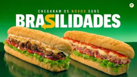 Imagem promocional do Subway Brasilidades com dois sanduíches ao fundo verde e o texto “BRASILIDADES”.