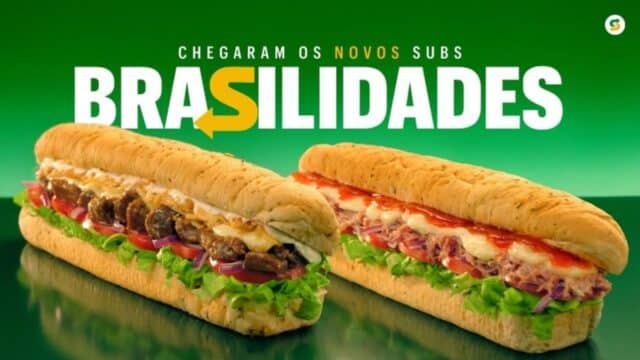 Imagem promocional do Subway Brasilidades com dois sanduíches ao fundo verde e o texto “BRASILIDADES”.