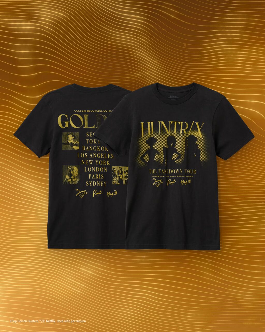 Camisetas pretas Vans com estampas douradas, incluindo o texto “GOLD” e “HUNTR/X”, em fundo amarelo ondulado.