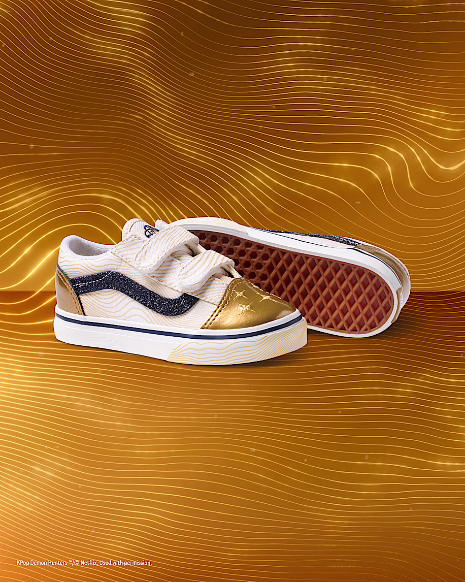 Tênis VANS Old Skool dourado e branco para bebê, da coleção Golden inspirada em Guerreiras do K-Pop