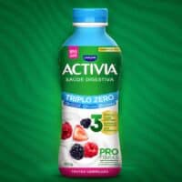 Embalagem de Activia Triplo Zero com sabor Frutas Vermelhas, 3 g de fibras.